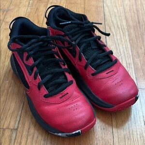 **b2g1** Under Armour Red and Black Athletic Shoes Sporty Design